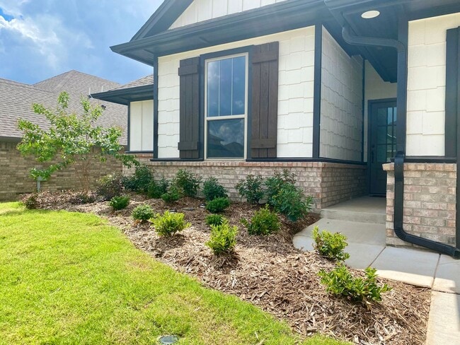 Building Photo - Beautiful 3 Bed, 2 Bath, 2 Car North Edmond/Arcadia