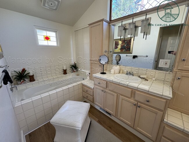 Building Photo - 3 Bed / 2 Bath Charming Carmel Point Home