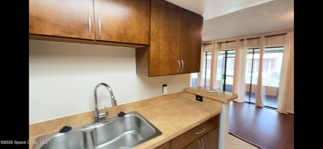 Building Photo - 281 Current Dr