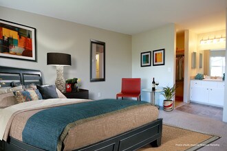 Building Photo - WESTBURY APARTMENTS