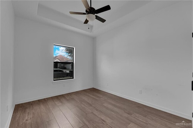 Building Photo - 4000 W Hackberry Ave
