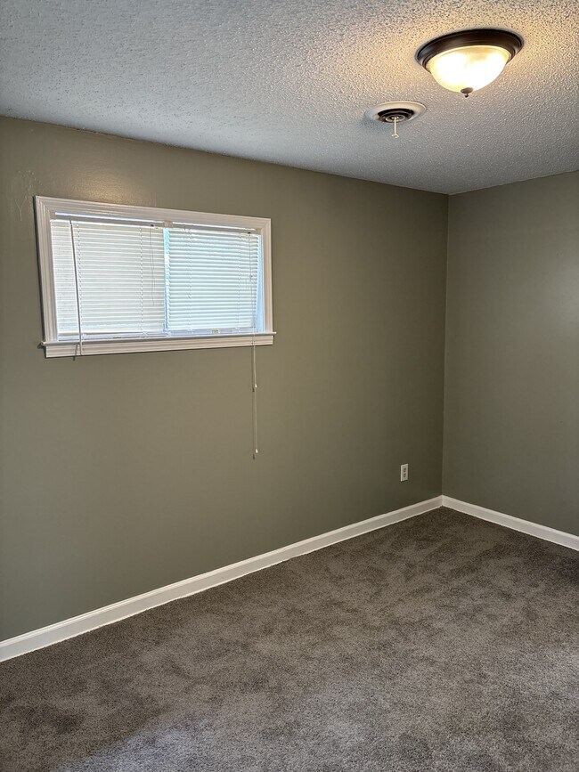 Building Photo - 8375 Rembrook Dr