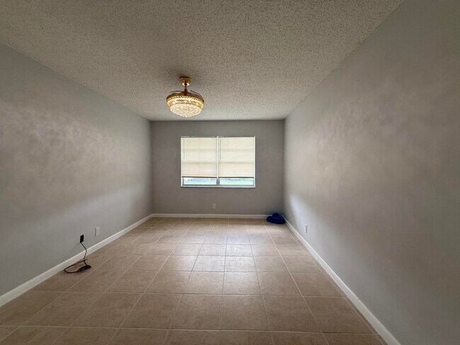 Building Photo - 228 Lake Dora Dr