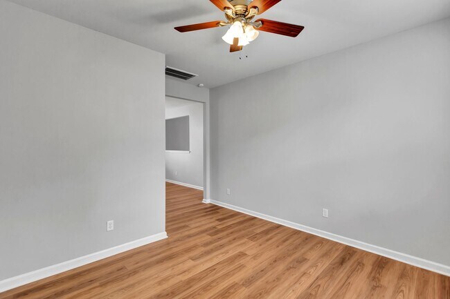 Building Photo - Spacious 3 Bedroom home in Mckwen!
