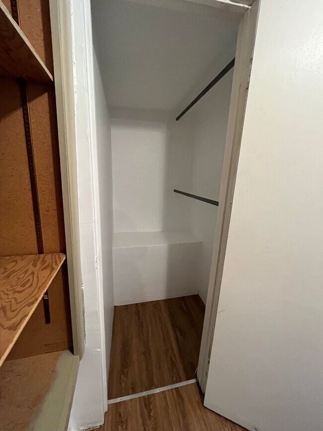 additional closet space - 934 Micheltorena St