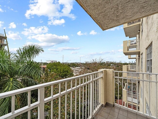 Building Photo - 1750 NW 27th Ave