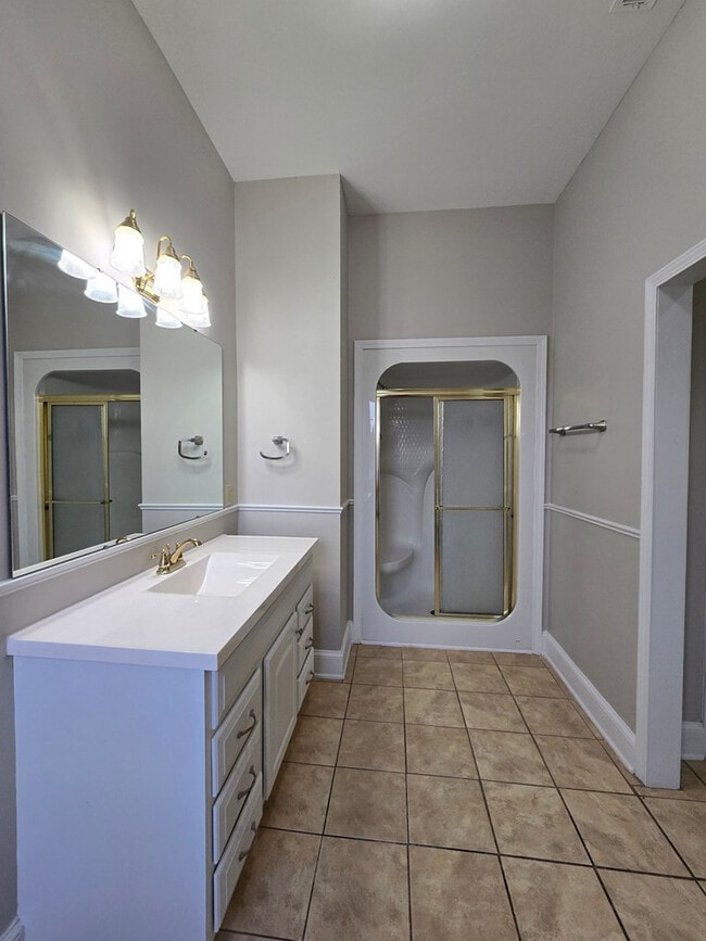 Building Photo - 900 Race Track Rd