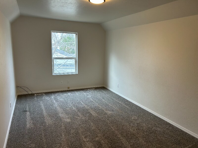 Building Photo - 1427 W Roberts Pl