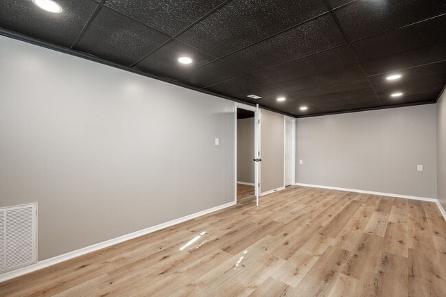 Building Photo - 1075 Carol Jean Trail