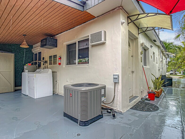 Washer/Dryer - 2700 SW 36th Ave