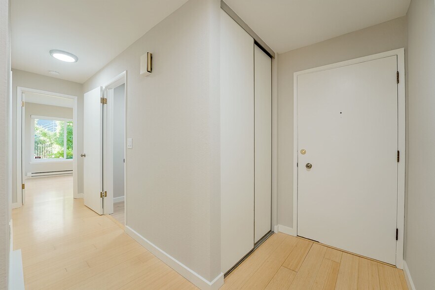 Building Photo - 1100 S Atlantic St