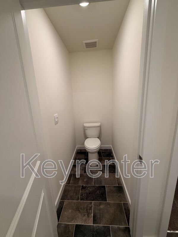 Building Photo - 7033 Randleman Dr