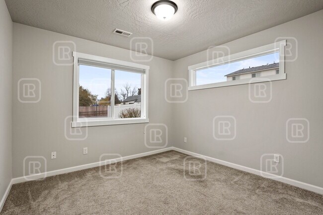 Building Photo - 17014 E Knox Ln