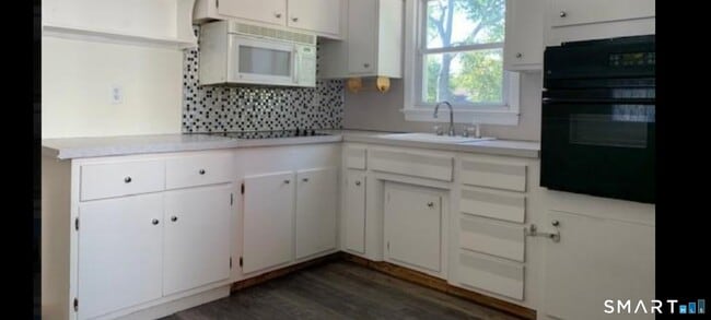 Building Photo - 27 Hyatt Ave