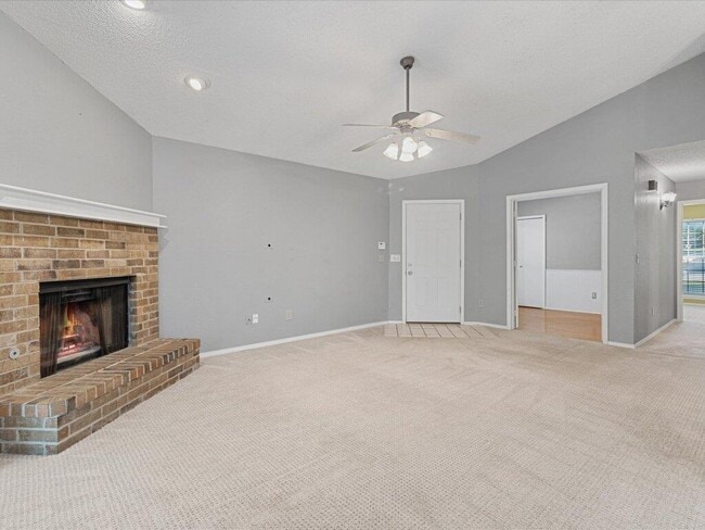Building Photo - 2117 Foxfire Rd