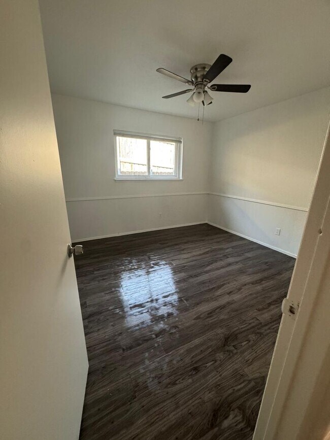 Building Photo - 3338 Country Club Dr