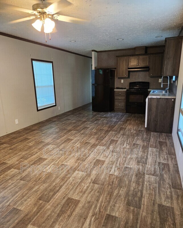 Building Photo - 220 Starling Ln