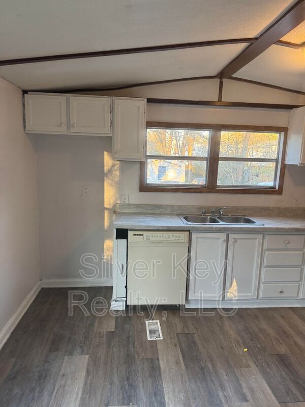 Building Photo - 525 Scott St