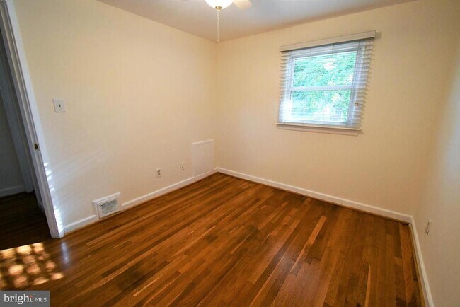 Building Photo - 41 Underwood Pl