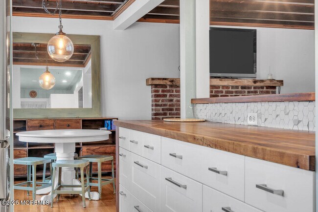 Building Photo - 228 Fischer Blvd