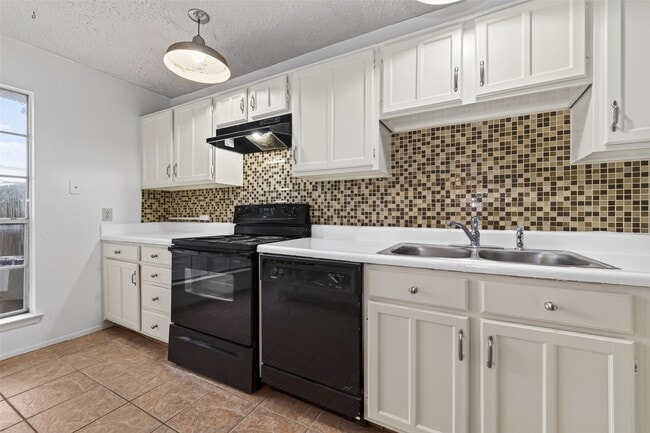 Building Photo - 13908 Cravenridge Dr