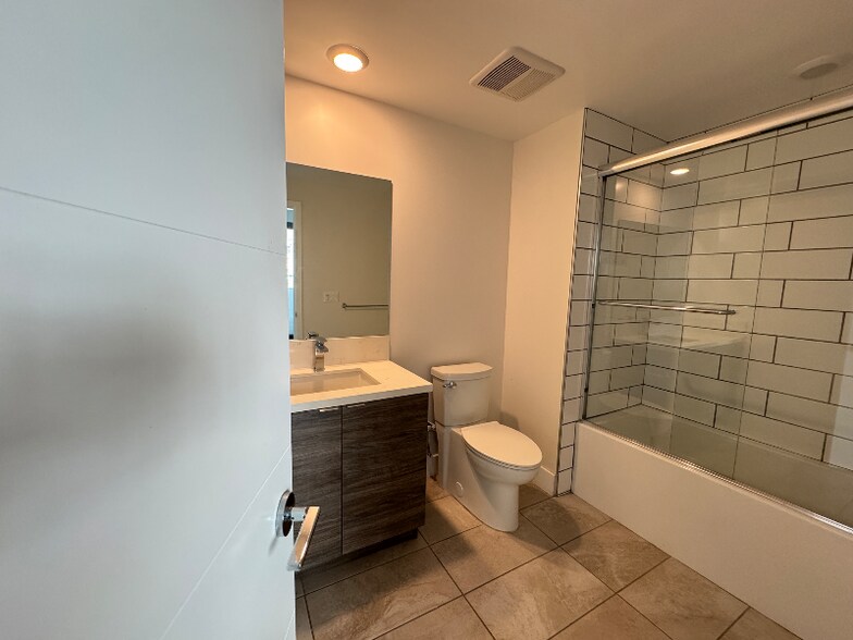 Building Photo - 4383 N Sepulveda Blvd