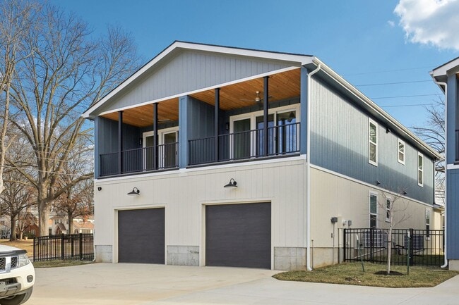 Building Photo - Main Street Townhomes