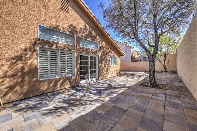 Building Photo - single story upgraded walking distance to park