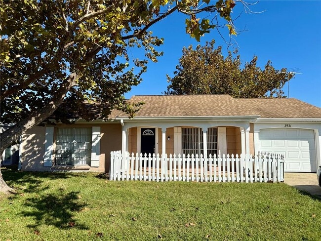 Primary Photo - 3931 Claremont Dr