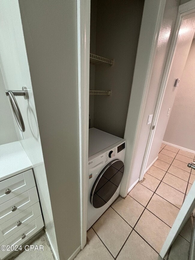 Building Photo - 923 Sanders Ln