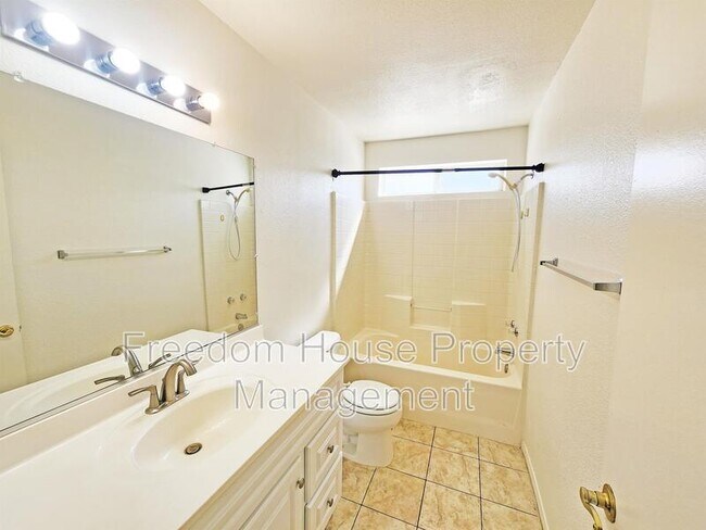 Building Photo - 2341 E Calvada Blvd