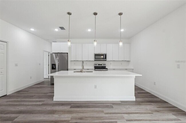 Building Photo - 6062 SW 154th Place Rd