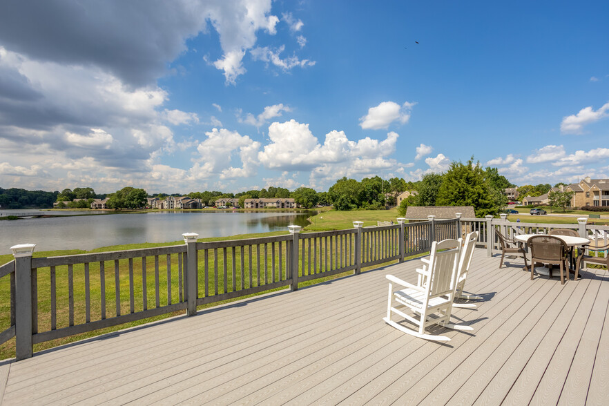 Lakeview Deck - Sunlake at Edgewater