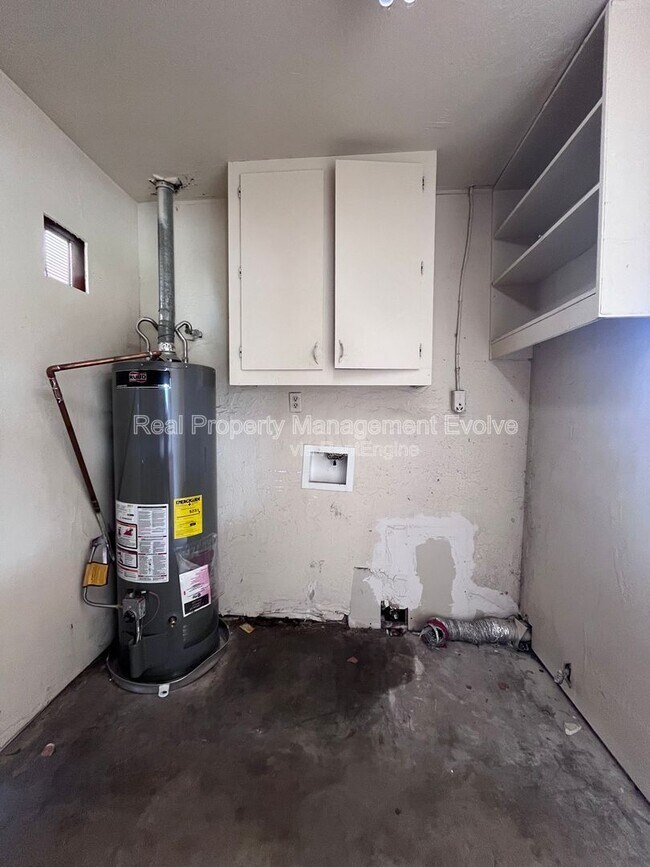 Building Photo - 1535 W Rosemonte Dr