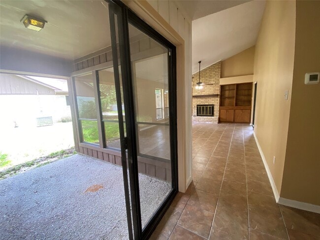 Building Photo - 24600 Darkwood Ct