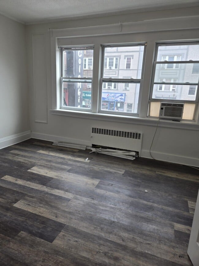 Building Photo - 7409 Broadway