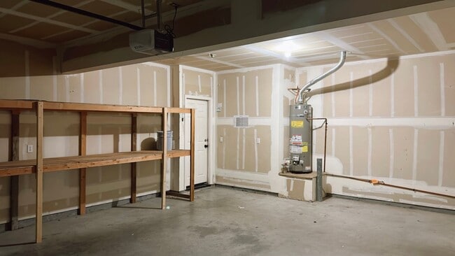 Building Photo - MOVE IN SPECIAL!!!! Month of November free