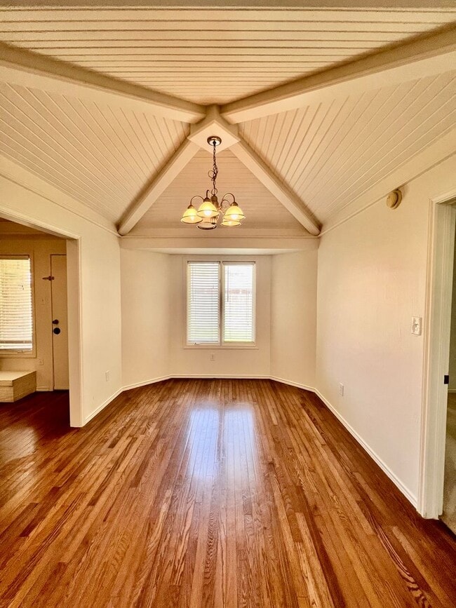 Building Photo - 4 Bedroom in the Meadows