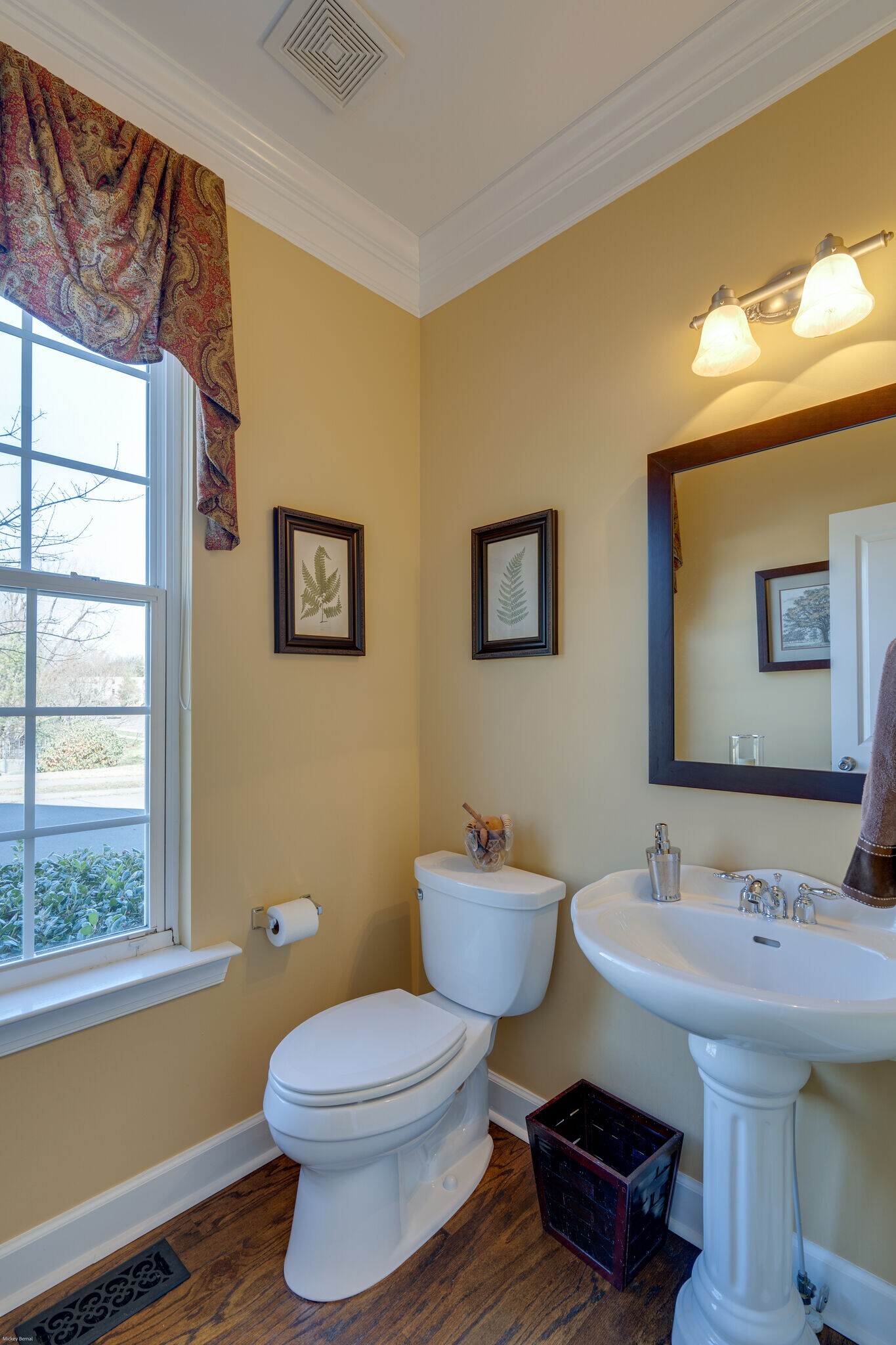 Powder room on main floor - 7752 Porter House Dr