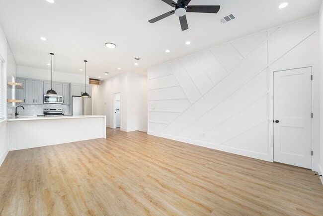 Building Photo - 3504 Delhi St