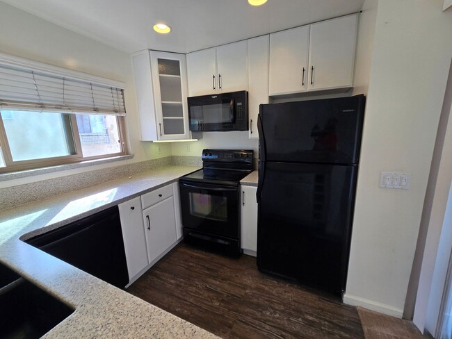 Building Photo - MOVE-IN SPECIAL: 1/2 off 1st month's rent! 2bd 2 ba Condo w/Garage