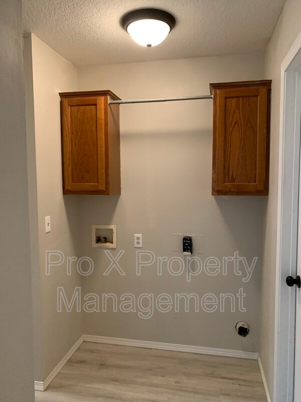 Building Photo - 3802 College View Dr