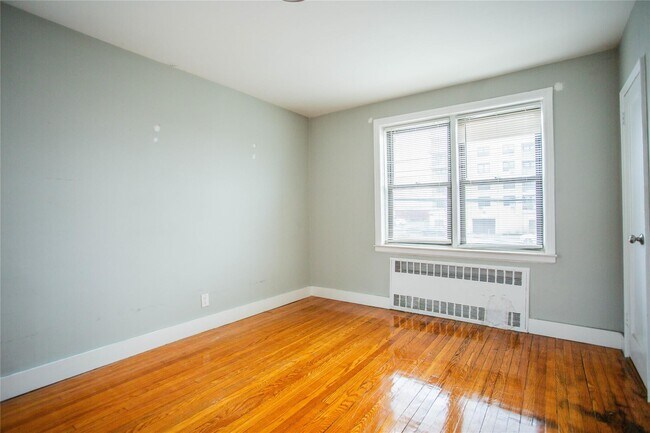 Building Photo - 302 E Broadway