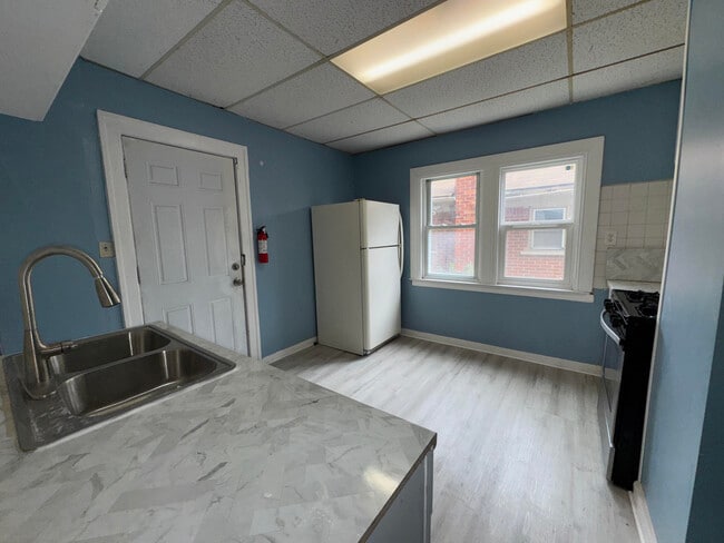 Building Photo - 14289 Linnhurst St