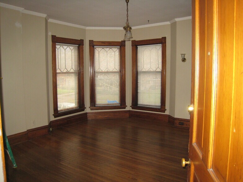 Building Photo - 533 Prospect Ave SE