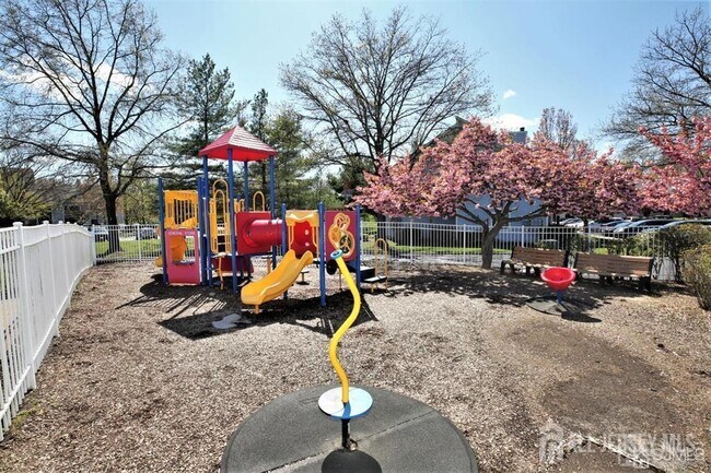 Building Photo - 1016 Aspen Dr