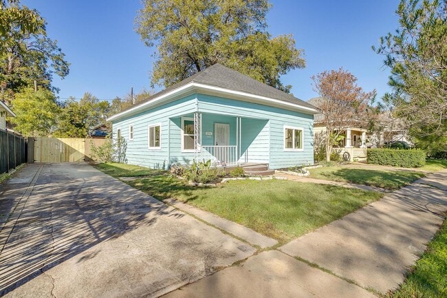 Primary Photo - Newly Remodeled 2 Bed, 1 Bath Home near Historic Southside- 76110