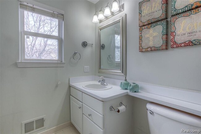 Building Photo - 38476 Lynwood Ct