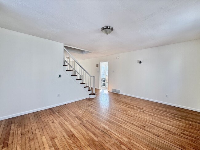 Building Photo - FOR RENT- Spacious 4 Bedroom 2 Bath Home in Penns Grove $2000