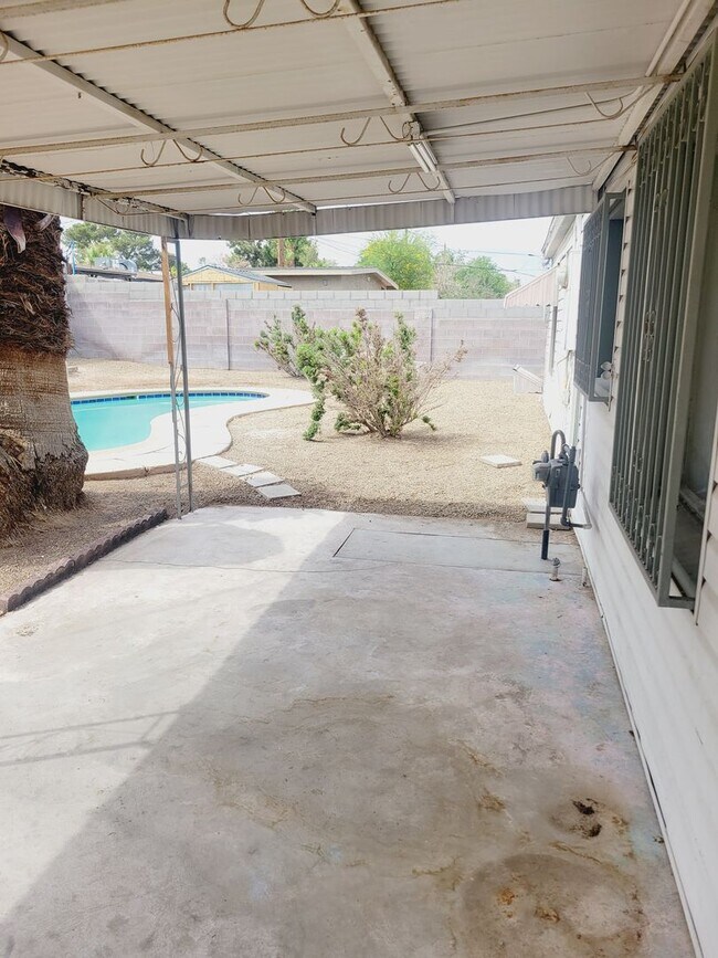 Building Photo - HOME WITH SPARKLING POOL! NO HOA!